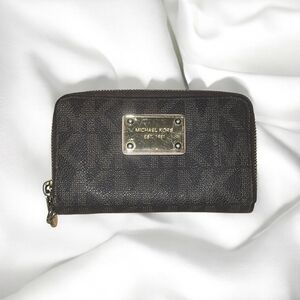Michael Kors Jet Set Small Zip Around Wallet